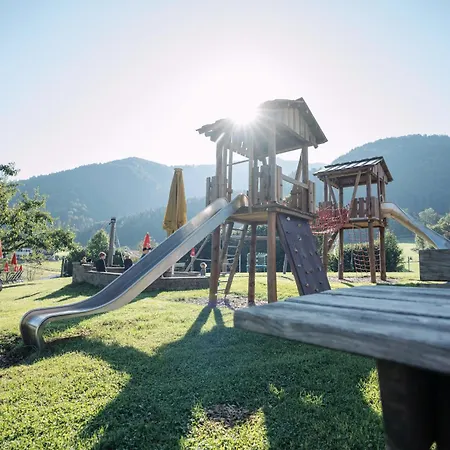 Farm stay Feriengut Unterhochstatt