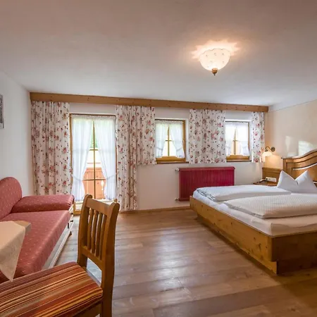 Farm stay Feriengut Unterhochstatt